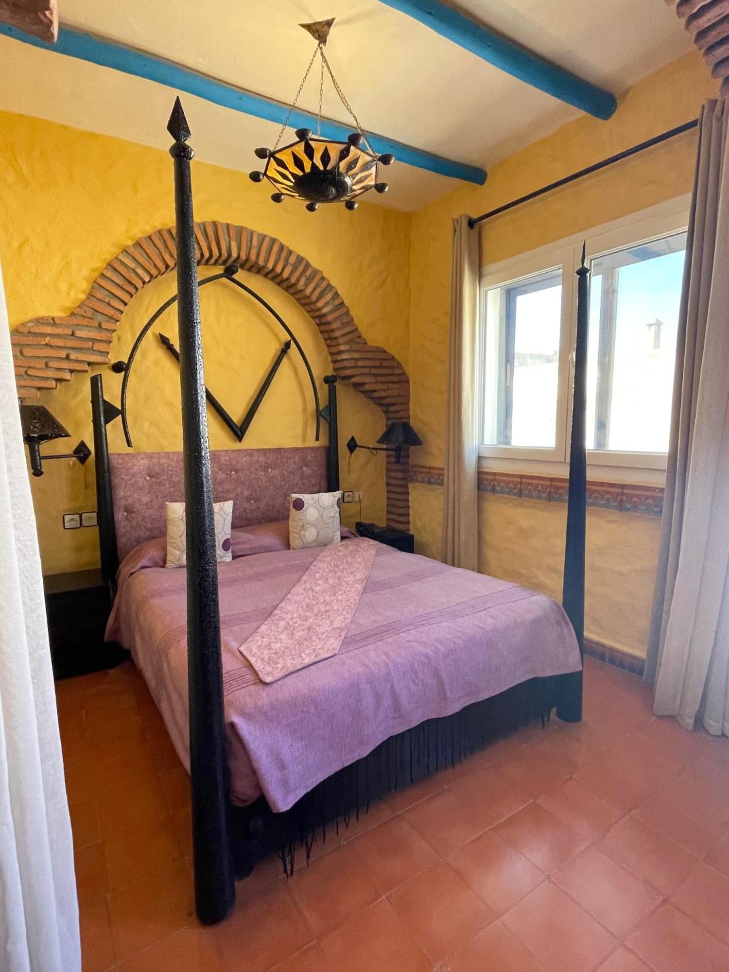 Riad Al Madina As-Sawíra Exteriér fotografie